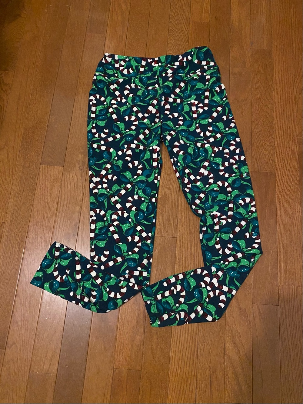 LuLaRoe Christmas 🤶 Patterned Leggings OS